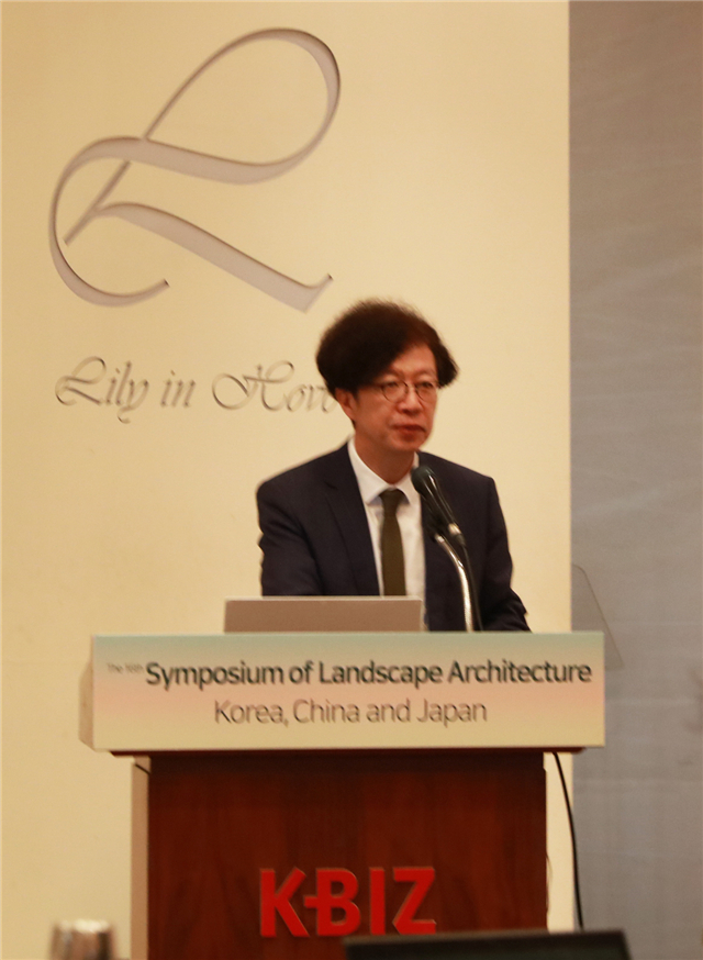01.本次研討會主席，Seoul National University教授Kyung Jin Zoh先生.JPG
